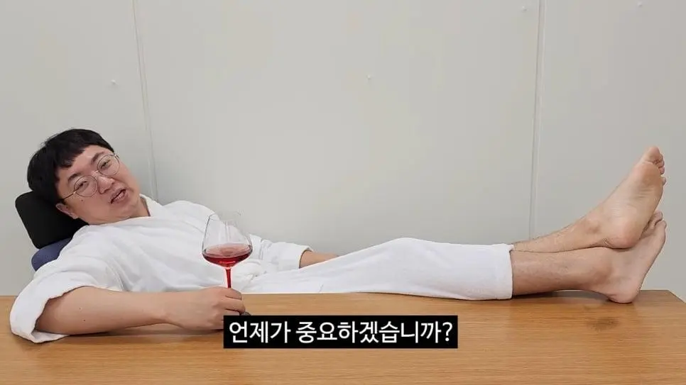 90만 구독자 기념 겸손인터뷰 진행한 충주맨_013