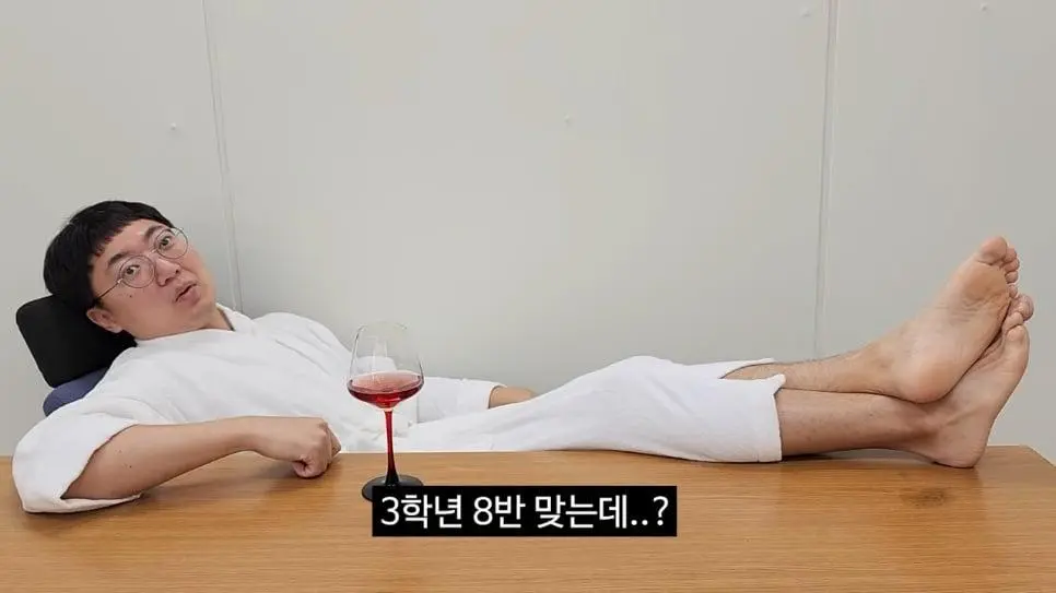 90만 구독자 기념 겸손인터뷰 진행한 충주맨_022