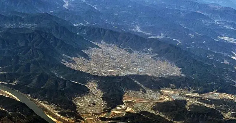 의외로 한국에도 존재하는 초대형 운석 크레이터_001