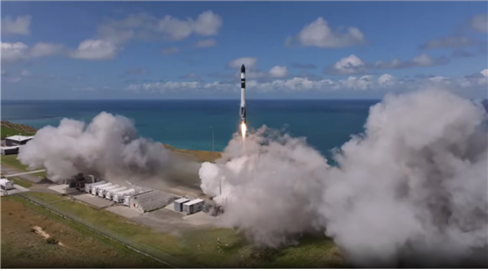 한국 첫 양산형 군집위성, 발사 3시간 만에 첫 교신 성공