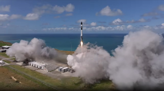 한반도 정밀 관측 ‘초소형군집위성’ 검증기 발사 성공