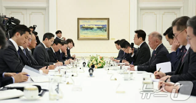 수도권 쏠림 끊는다…재계, 지방에 5년간 300조 투자