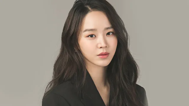 배우 신혜선 사주풀이 — 계해일주 겁재격, 한겨울 바다의 깊이 대표 이미지