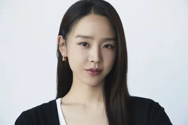 배우 신혜선 사주풀이 — 계해일주 겁재격, 한겨울 바다의 깊이