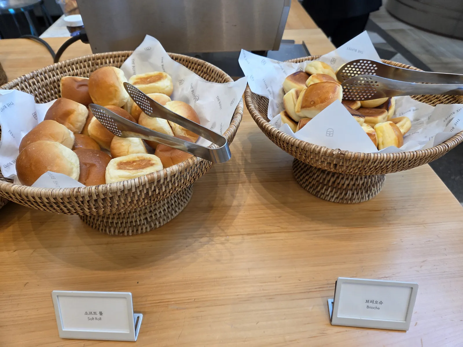 브레드롤과 브리오슈 바구니