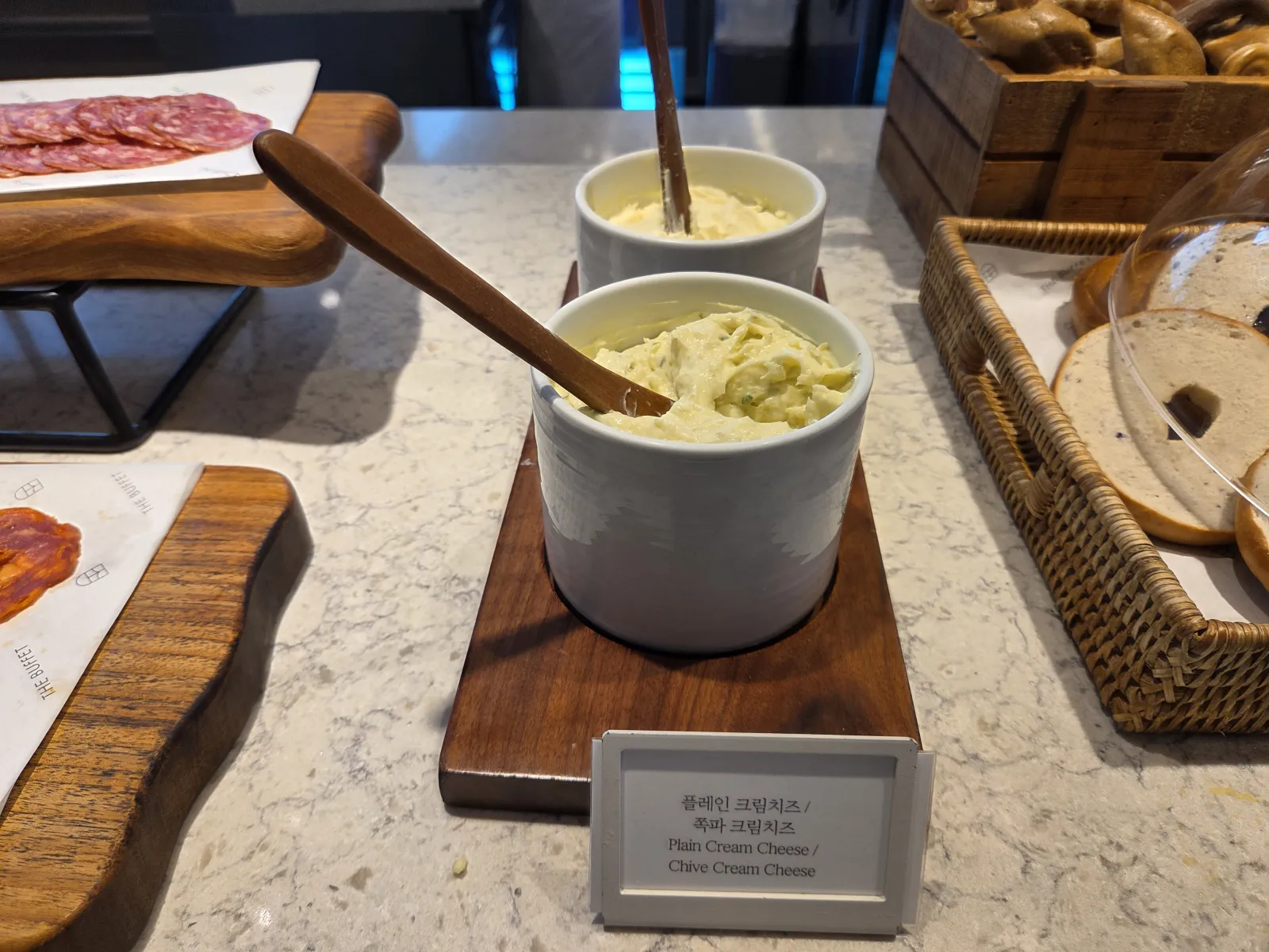 플레인 크림치즈와 차이브 크림치즈