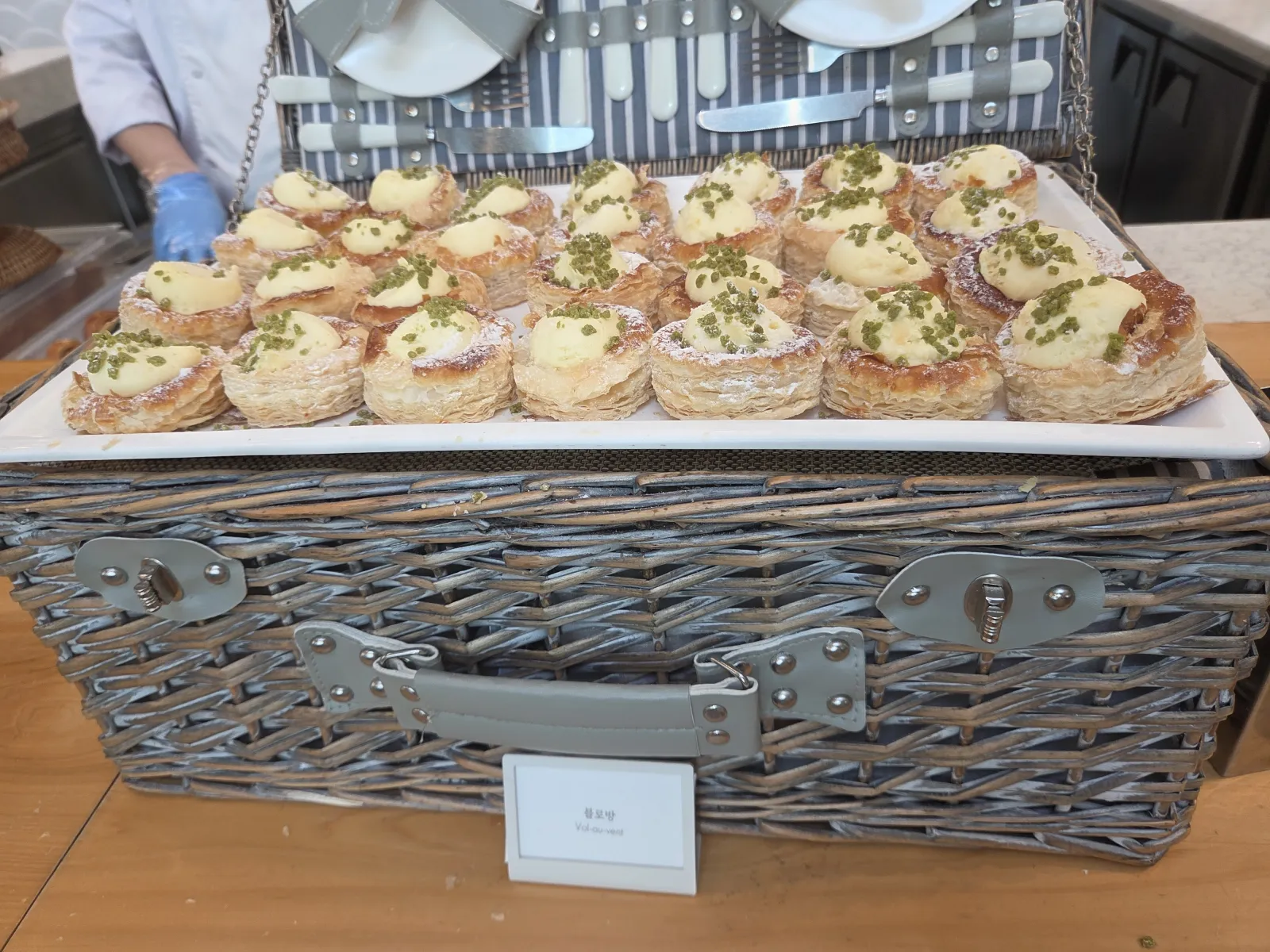 바구니에 담긴 볼로방