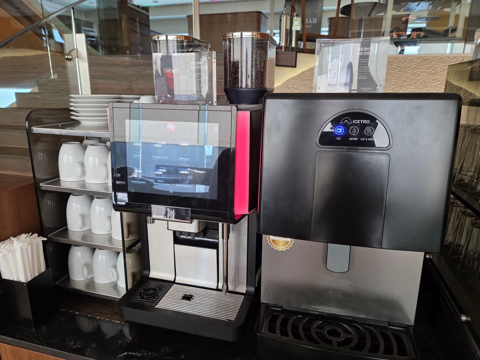 2층 illy 커피머신과 ICETRO 제빙정수기