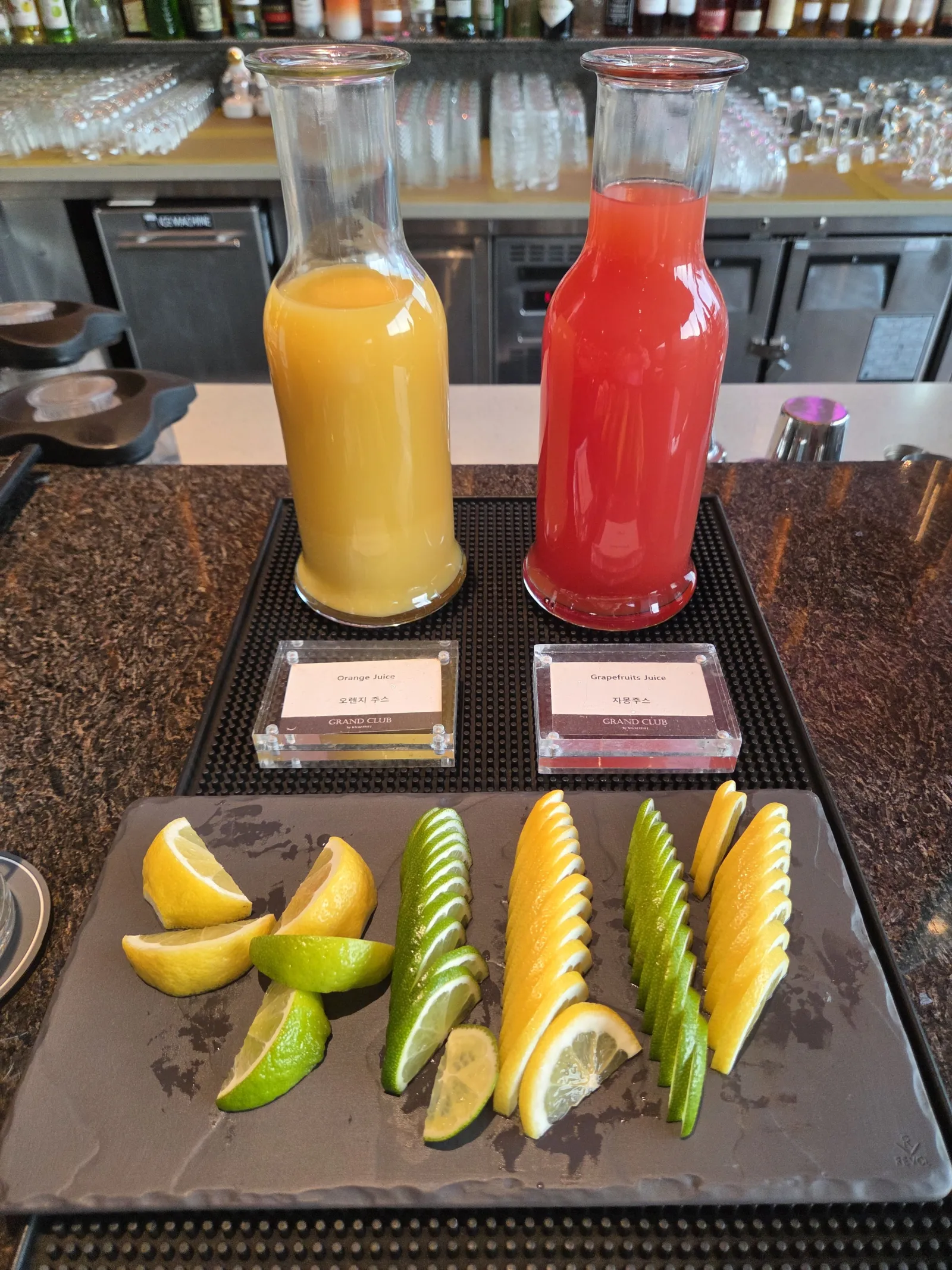 자몽주스 오렌지주스 레몬 라임 슬라이스 가니시