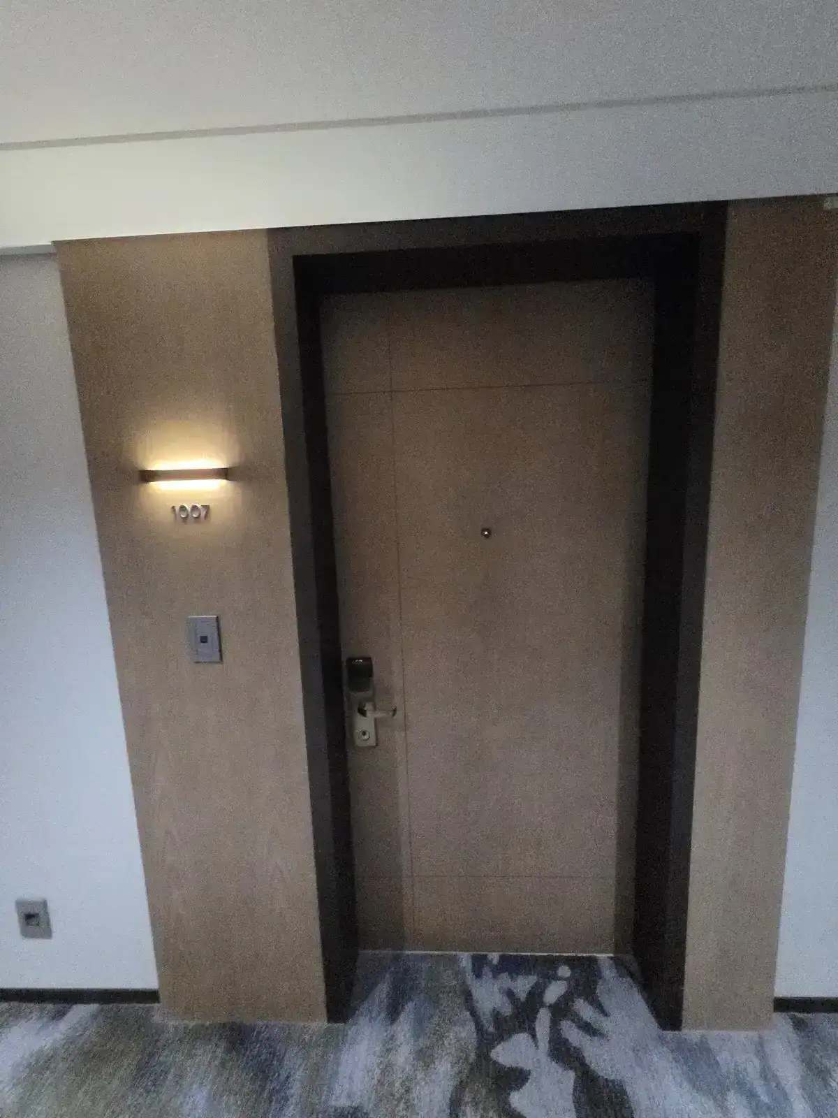 그랜드 스위트 객실 현관 문