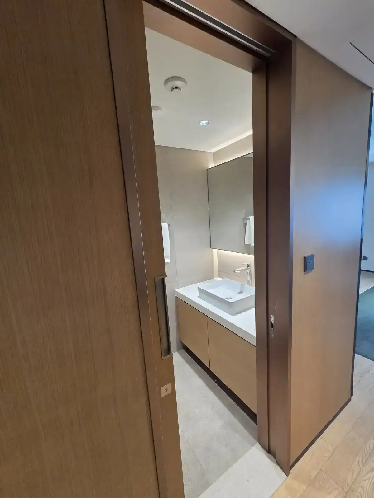 현관 쪽 화장실 입구