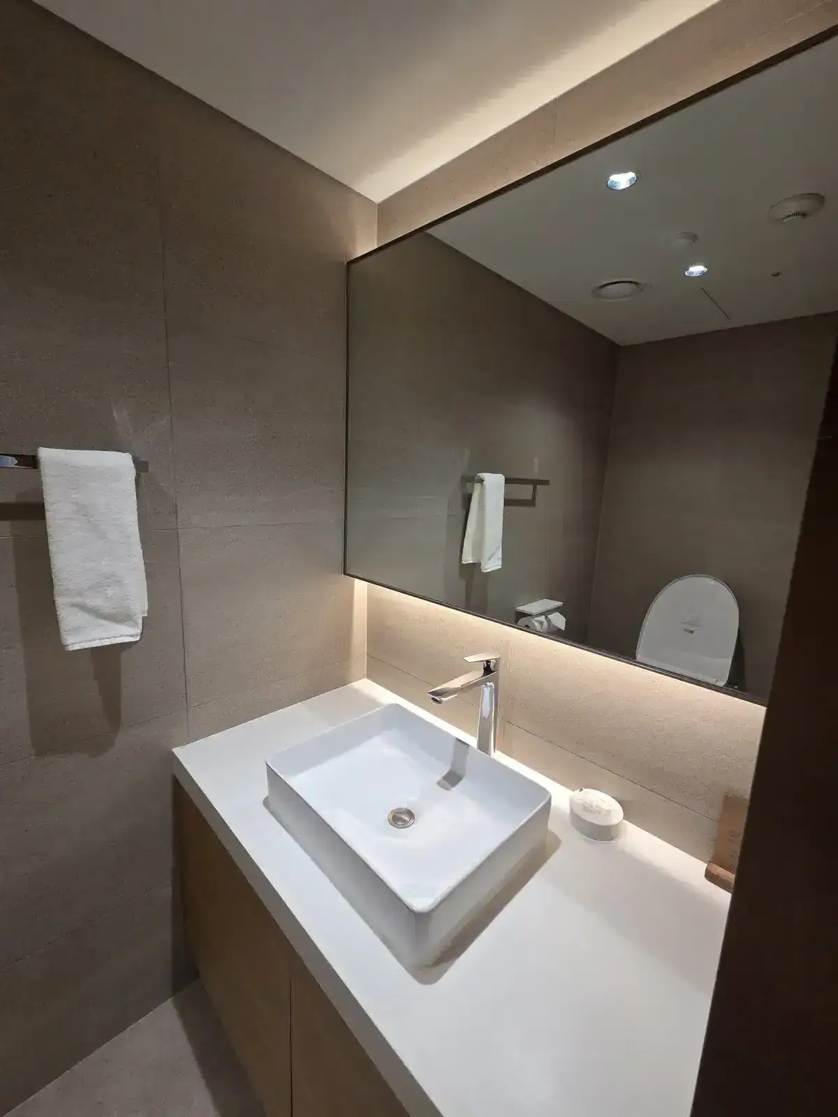 현관 쪽 화장실 세면대