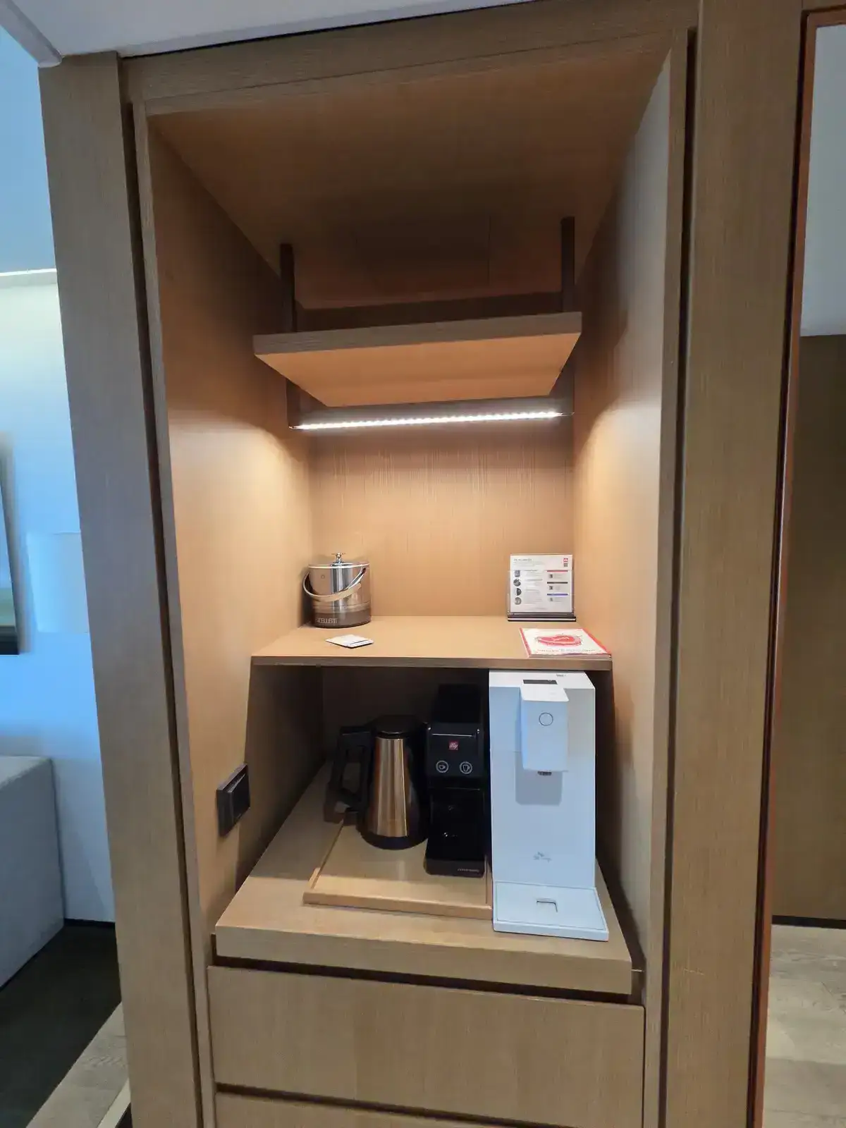 illy 캡슐 커피 머신과 정수기