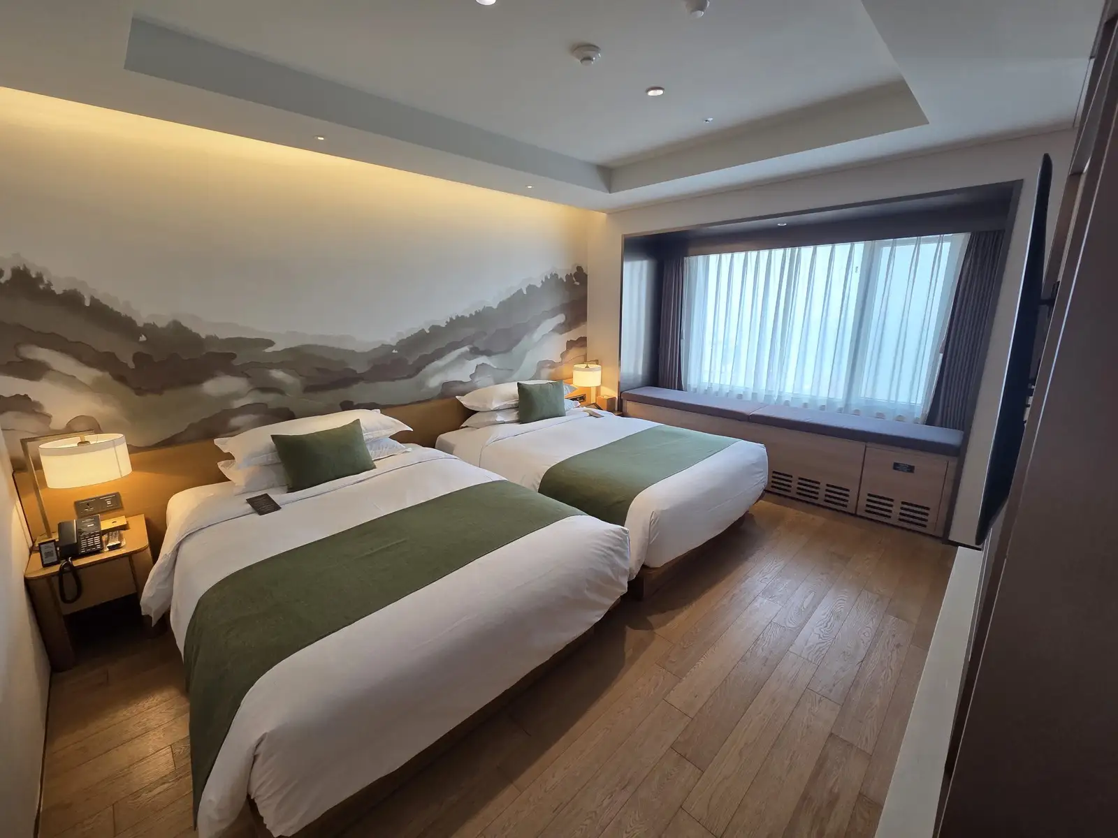 그랜드 스위트 침실 킹 사이즈 침대 2개