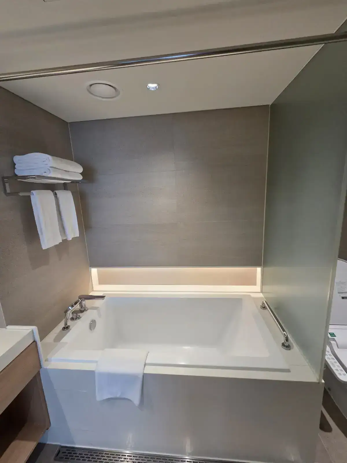 메인 욕실 욕조