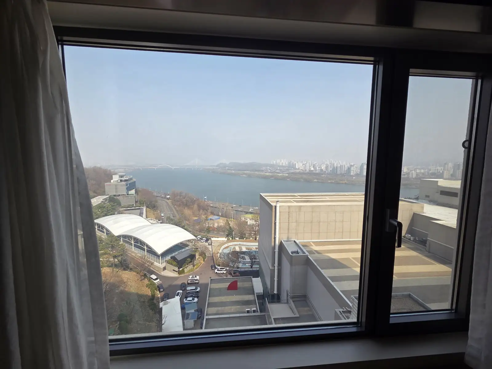 그랜드 스위트 객실에서 바라본 한강 전경