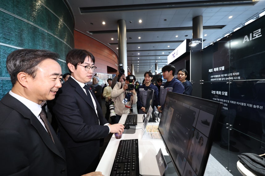 네이버 AI의 눈과 귀는 중국산… 국대 AI '프롬 스크래치' 논란